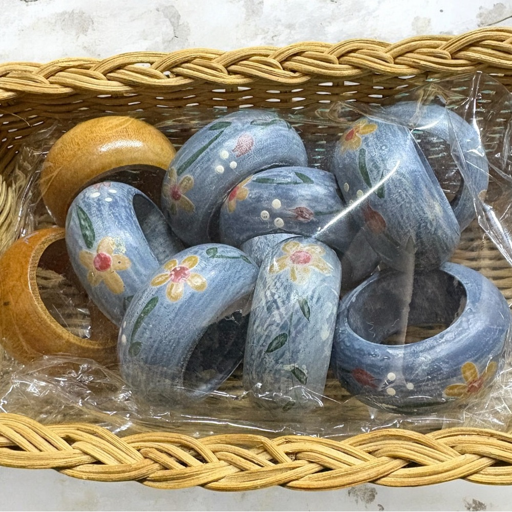 🛑LAST CHANCE🛑Vintage Hand Painted Wooden Floral Napkin Rings